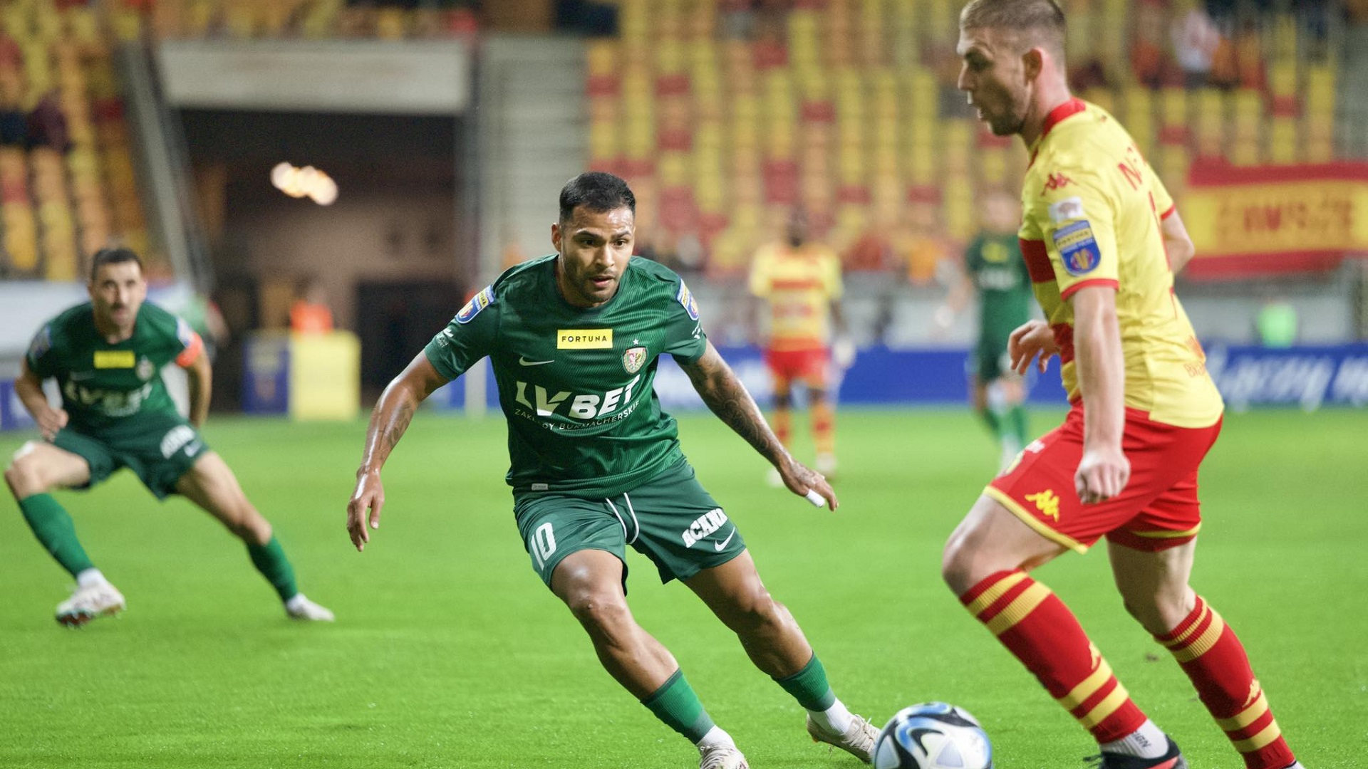 uploads/images/2023/9/Nahuel Jagiellonia_651345a983aee.jpg